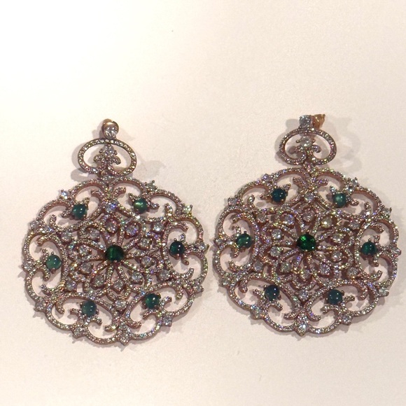 Elegant Gold and Green Filigree Earrings - Picture 1 of 4